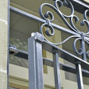 Grille ouvrante porte